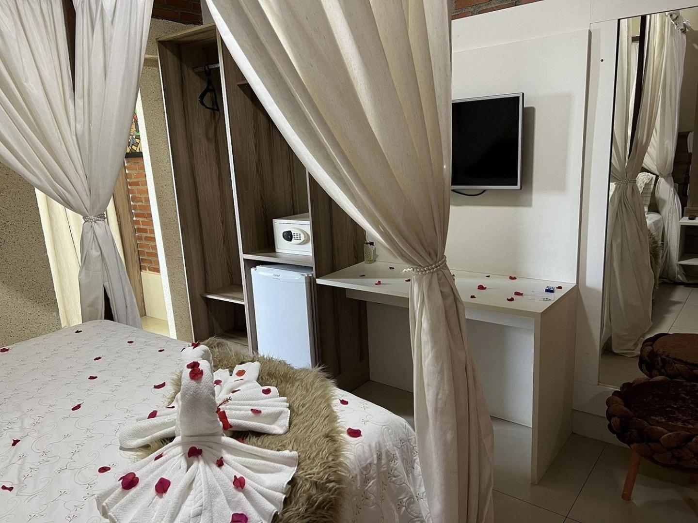 Pedra Do Sino Hotel 皮拉尼亚斯 外观 照片